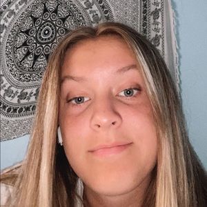 Meet your Posher, Evangeline